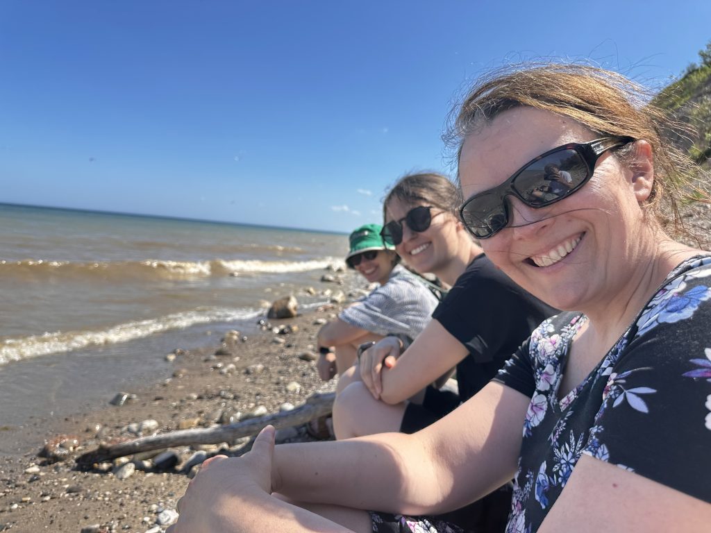 Visiting Wisconsin as a lab day out: Suzana, Lison and Charline sitting by the lake
